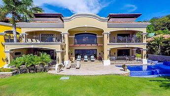 Stunning beachfront Flamingo mansion with incomparable ocean setting