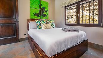 Stunning beachfront Flamingo mansion with incomparable ocean setting