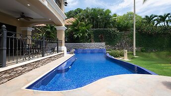 Stunning beachfront Flamingo mansion with incomparable ocean setting