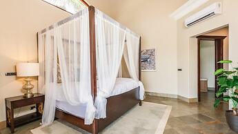 Stunning beachfront Flamingo mansion with incomparable ocean setting