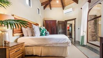 Stunning beachfront Flamingo mansion with incomparable ocean setting