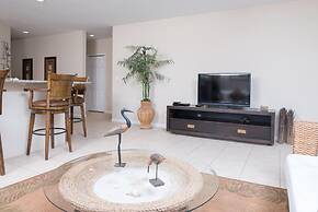 Dazzling End Unit in Coco With Lots of Windows and Light Sleeps 8