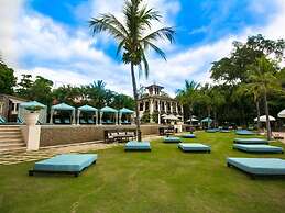 Dazzling End Unit in Coco With Lots of Windows and Light Sleeps 8