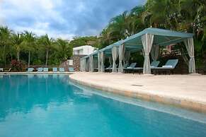 Dazzling End Unit in Coco With Lots of Windows and Light Sleeps 8