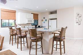 Dazzling End Unit in Coco With Lots of Windows and Light Sleeps 8