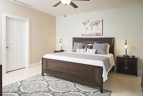 Impressively Designed 3rd-floor Space Overlooking Pool in Coco