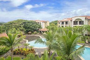 Impressively Designed 3rd-floor Space Overlooking Pool in Coco