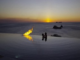 Impressively Designed 3rd-floor Space Overlooking Pool in Coco