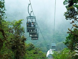 Impressively Designed 3rd-floor Space Overlooking Pool in Coco