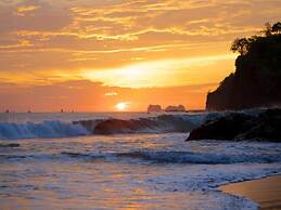 Impressive 2nd-floor Unit in Coco Done in Red and Orange Hues