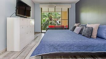 3rd-floor Space, Modern Decor, Recently Renovated, Overlooking Pool