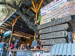 3rd-floor Space, Modern Decor, Recently Renovated, Overlooking Pool