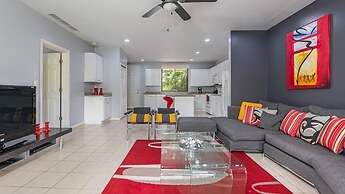 3rd-floor Space, Modern Decor, Recently Renovated, Overlooking Pool