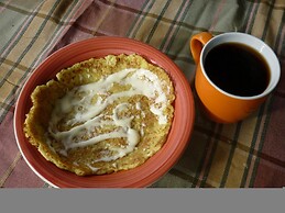 3rd-floor Space, Modern Decor, Recently Renovated, Overlooking Pool