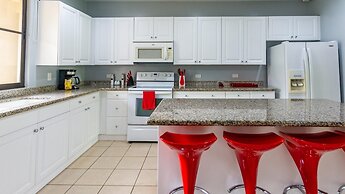 3rd-floor Space, Modern Decor, Recently Renovated, Overlooking Pool