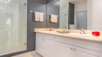 3rd-floor Space, Modern Decor, Recently Renovated, Overlooking Pool