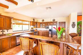 Hacienda-style Villa With Pool and Sweeping Ocean Views Above Potrero