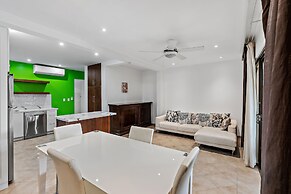 Colorful, Classy, Modern Split-level Near Beach With Pool