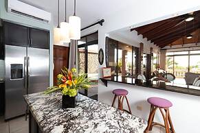 Luxury Flamingo villa with outdoor bar - pool and magnificent views