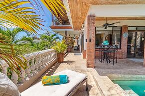 Luxury Flamingo villa with outdoor bar - pool and magnificent views