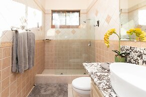 Luxury Flamingo villa with outdoor bar - pool and magnificent views