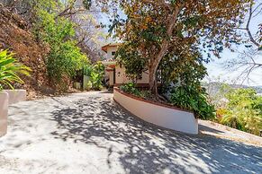 Luxury Flamingo villa with outdoor bar - pool and magnificent views