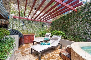 Luxury Flamingo villa with outdoor bar - pool and magnificent views