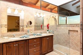 Luxury Flamingo villa with outdoor bar - pool and magnificent views