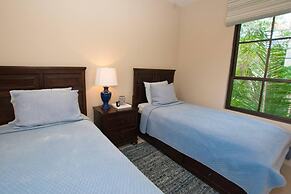 Nicely Decorated 3rd-floor Beauty With Pool-view Balcony in Coco