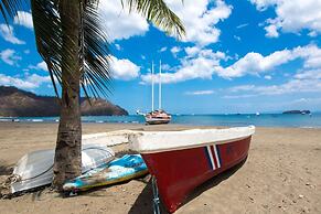 Nicely Decorated 3rd-floor Beauty With Pool-view Balcony in Coco