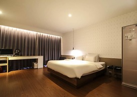Hound Hotel Changwon - Jinhae Yongwon