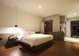 Hound Hotel Changwon - Jinhae Yongwon