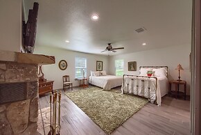 Down River Haus Ld 727 3 Bedroom Home by RedAwning