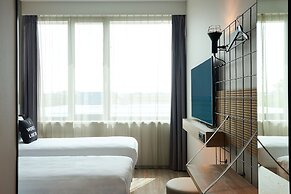 Moxy Amsterdam Schiphol Airport