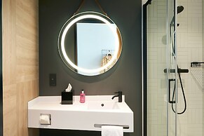 Moxy Amsterdam Schiphol Airport
