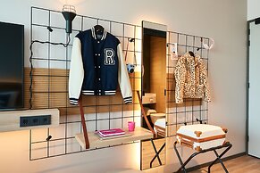 Moxy Amsterdam Schiphol Airport