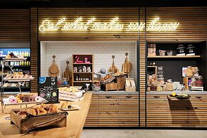 Moxy Amsterdam Schiphol Airport