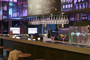 Moxy Amsterdam Schiphol Airport