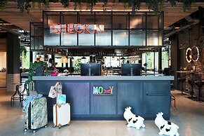 Moxy Amsterdam Schiphol Airport