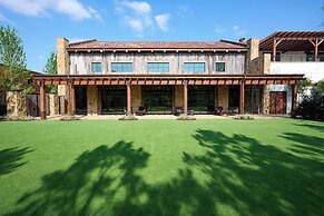 Hotel Drover, Autograph Collection