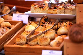 Araliya Red - Budget friendly Hotel- Where you find stunning 360 panor