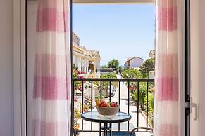 Dora Pool Studios by Konnect, 150m from the Beach