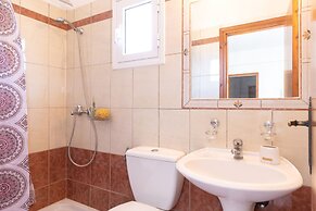 Dora Pool Studios by Konnect, 150m from the Beach