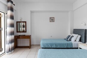 Dora Pool Studios by Konnect, 150m from the Beach