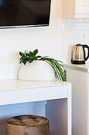 Pinelopi Beach Suites