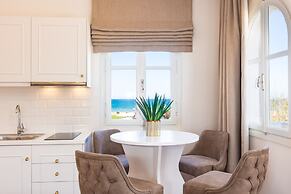 Pinelopi Beach Suites