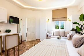 Pinelopi Beach Suites