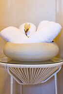 Pinelopi Beach Suites