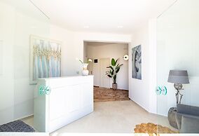 Pinelopi Beach Suites