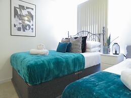 Tudors eSuites Apartment with 4 Beds